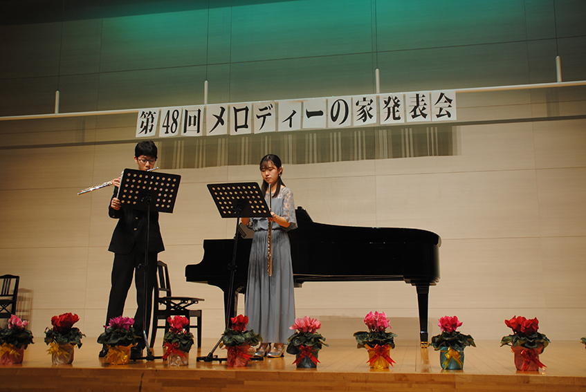��48�񃁃��f�B�[�̉Ɣ��\��