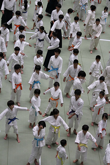 2025�@�B�����